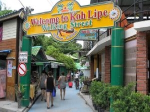 Koh Lipe Akira Resort walking street