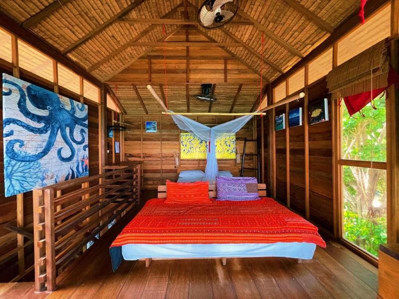 Castaway resort room's