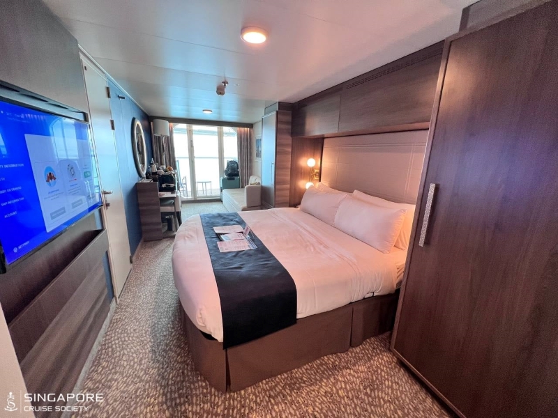 room with balcony 