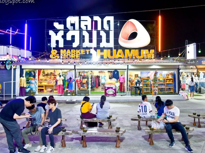 Hua Mum Night Market