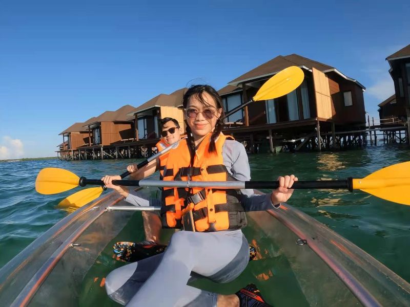 transparent kayak by sea star resort semporna