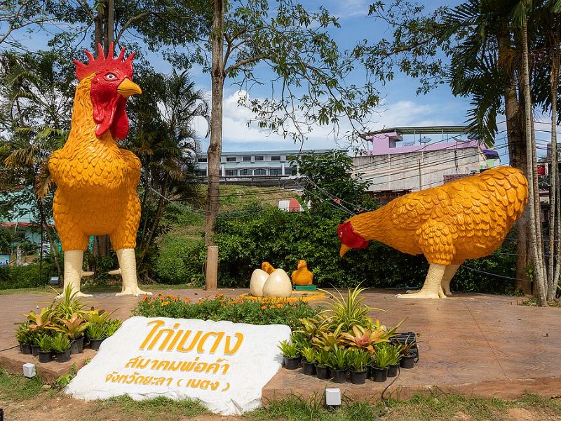 Betong Chicken Statue