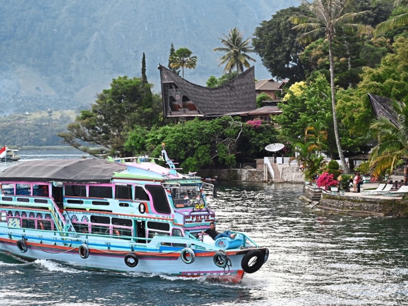 Cruise to Samosir Island