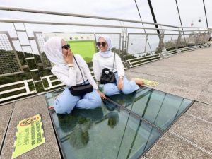 Glass Stand on SkyBridge