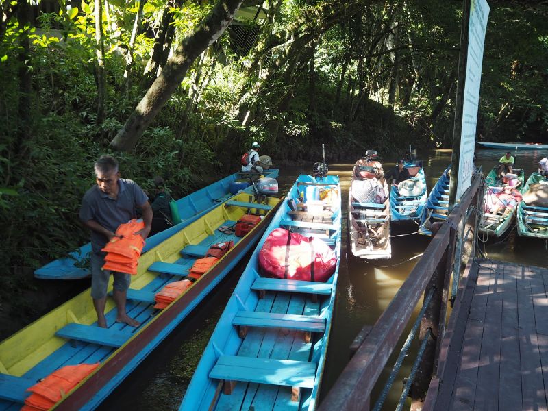 Longboat ride, Mulu