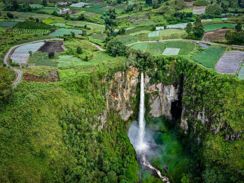 Sipisopiso Waterfall