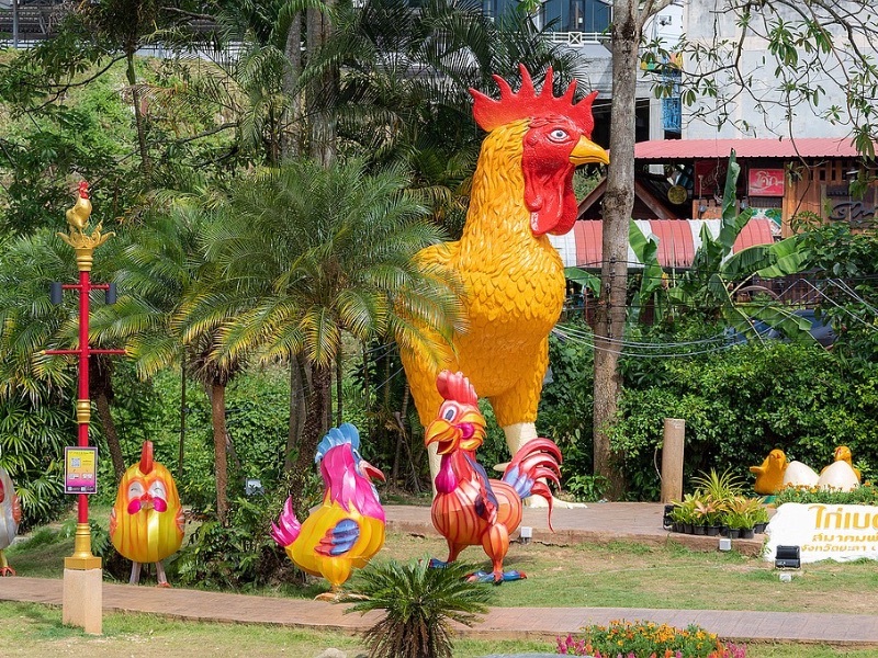 Betong Chicken Statue