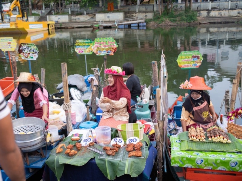 Khlong Hae Floating Market