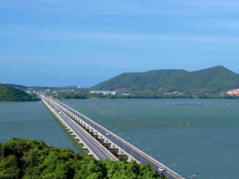 Ko Yo Viewpoint through Tinsulanonda Bridge