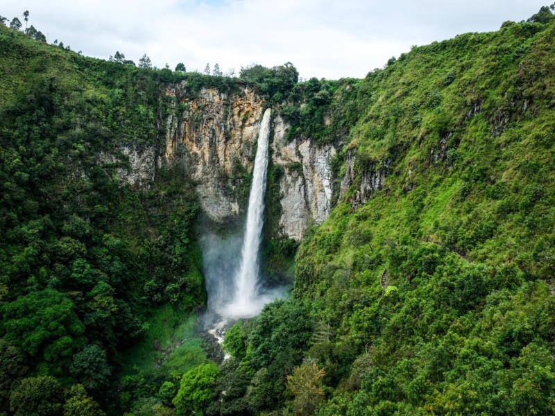 Sipiso Piso waterfall