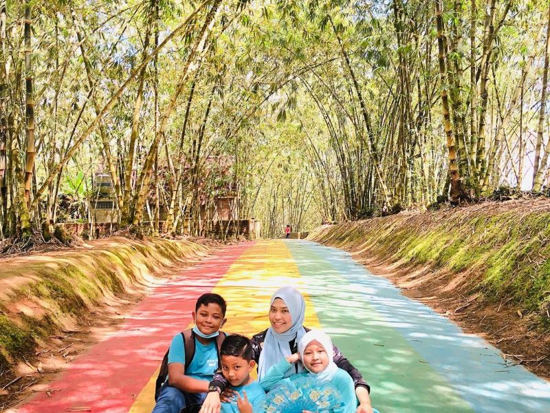 Rainbow walk in Putuo Village