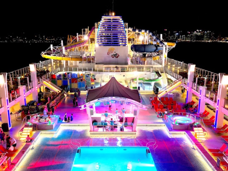 Cruise Nightlife