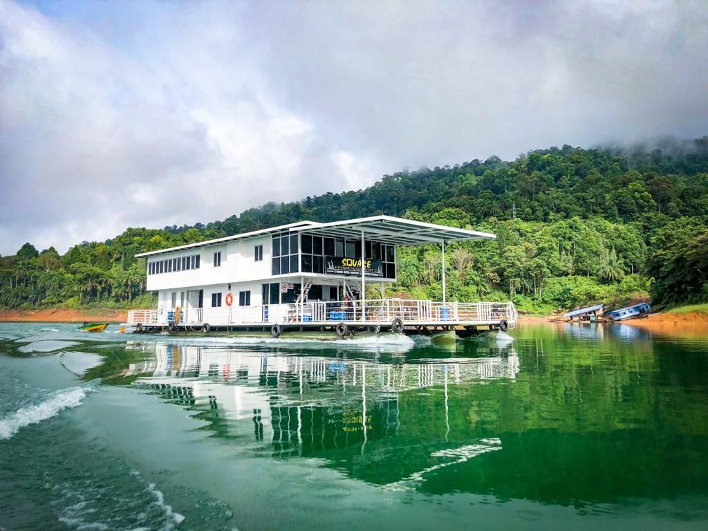 Houseboat Lake Kenyir