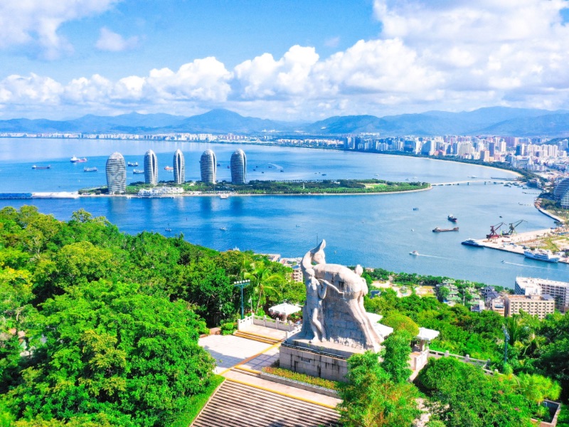 Luhuitou Peak Park