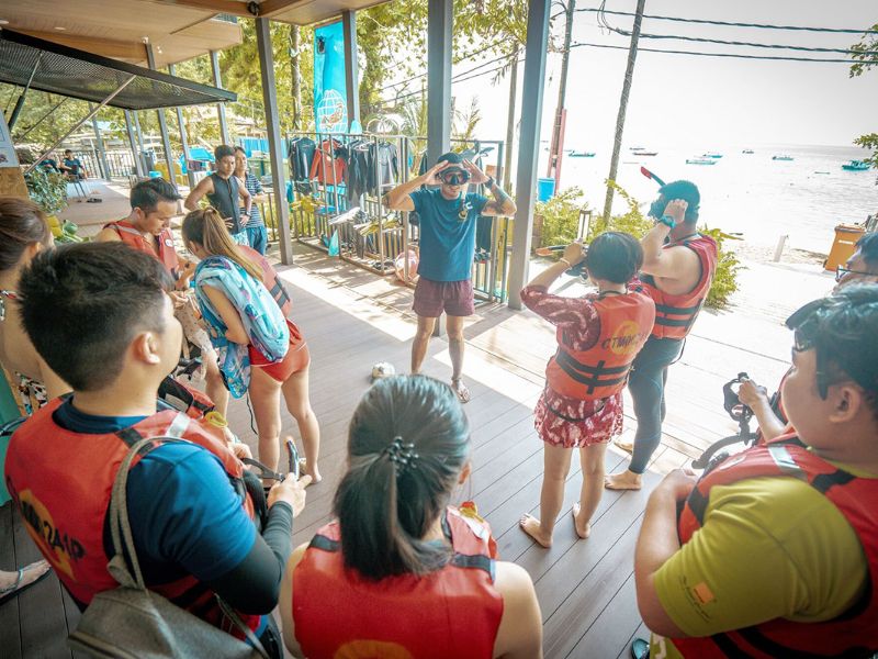 Snorkel activity briefing