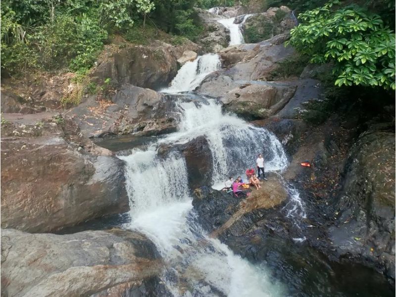 Trek in Waterfall Lasir