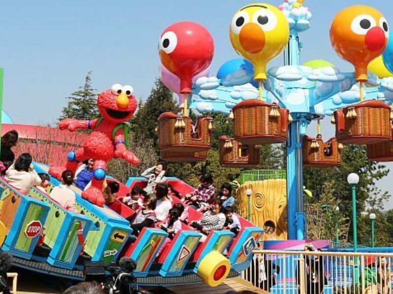 Usj Elmo's Go-Go Skateboard