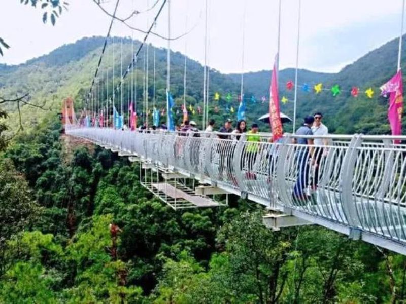 Walk on Glass Bridge