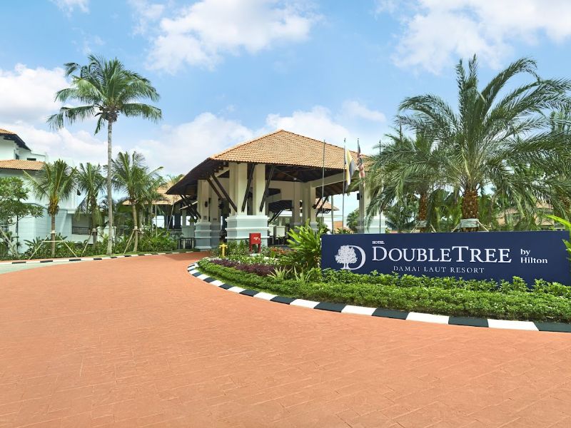 DoubleTree by Hilton Damai Laut Resort Entrance