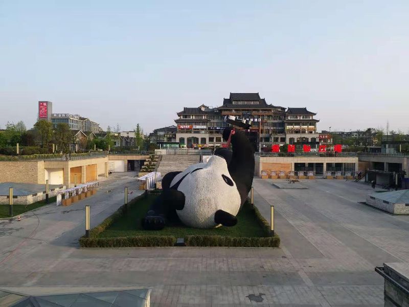 Selfie Panda Statue