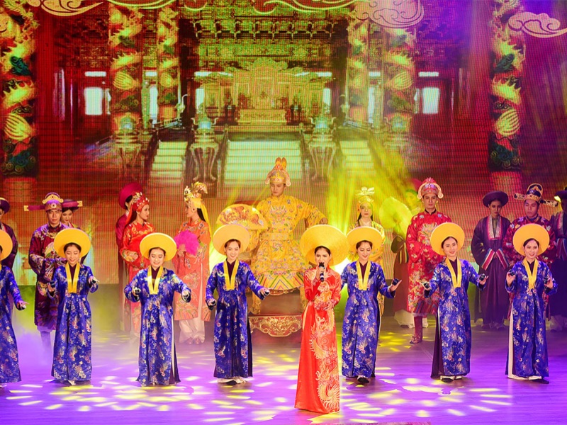 Ao Dai show