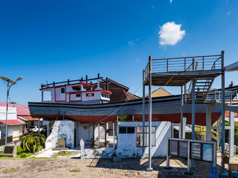 View Lampulo Boat on Rooftop