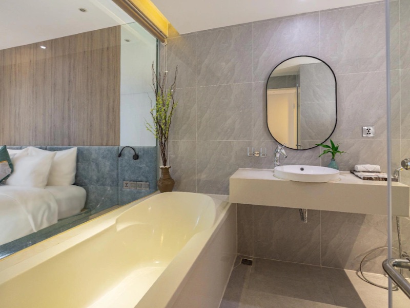 Cicilia Danang Hotels Bathroom