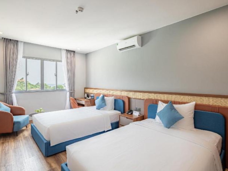 Deluxe twin sea view room