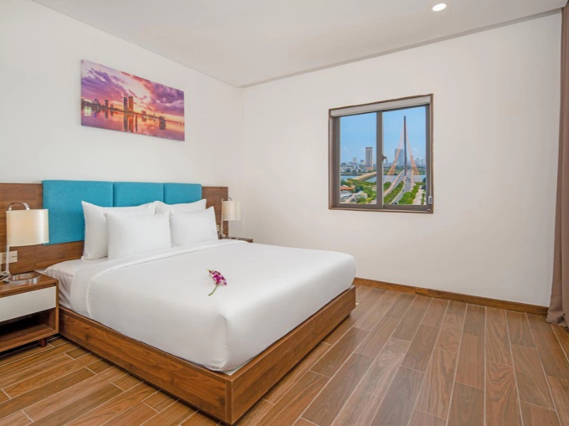 Gold Plaza Hotel Deluxe double river view with balcony