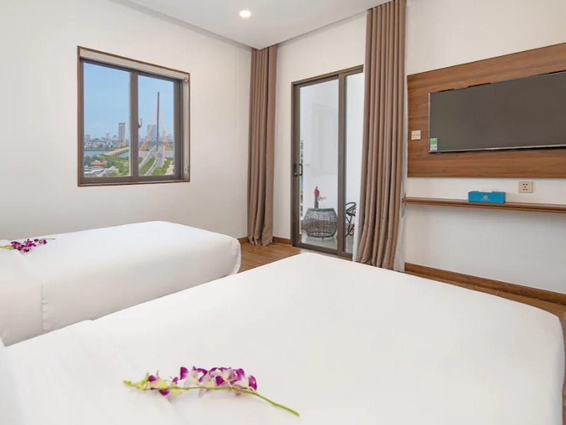 Gold Plaza Hotel Superior twin river view with balcony