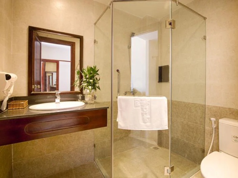 Green Apple Hotel Bathroom