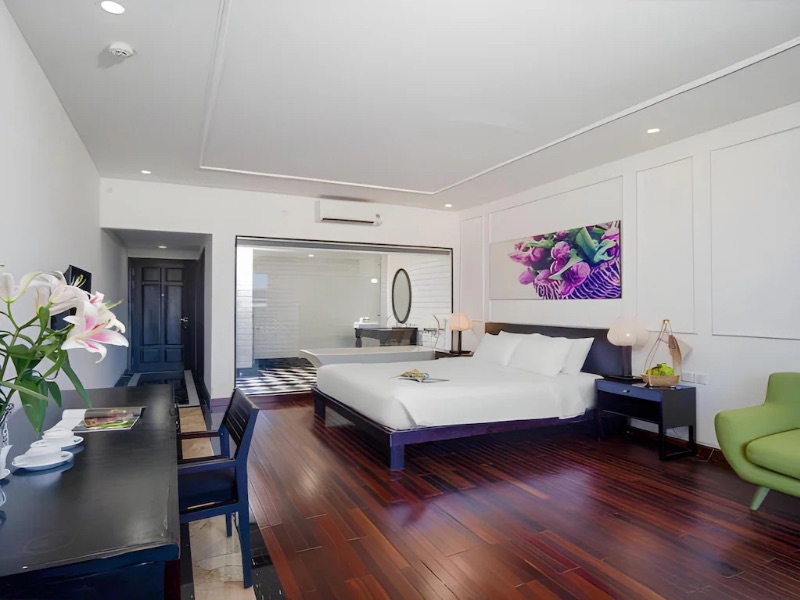 Thanh Binh Riverside Hotel Deluxe room with river view