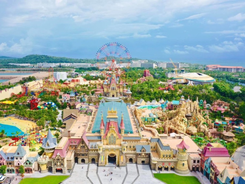 VinWonders and Vinpearl Safari Theme Park