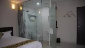 azio hotel bath room