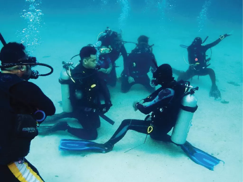 open water dive training in a pool