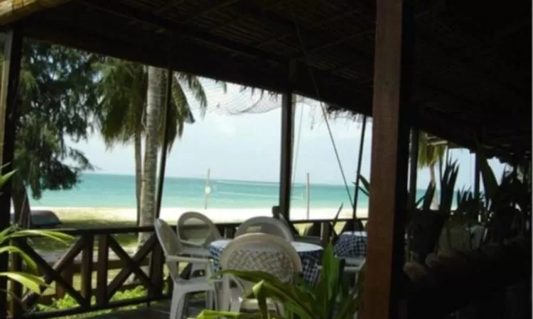 d coconut island resort dining sea view
